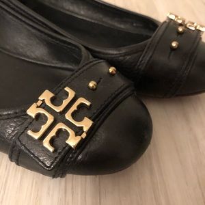 ❌NOT FOR SALE❌ black flats gold logo
